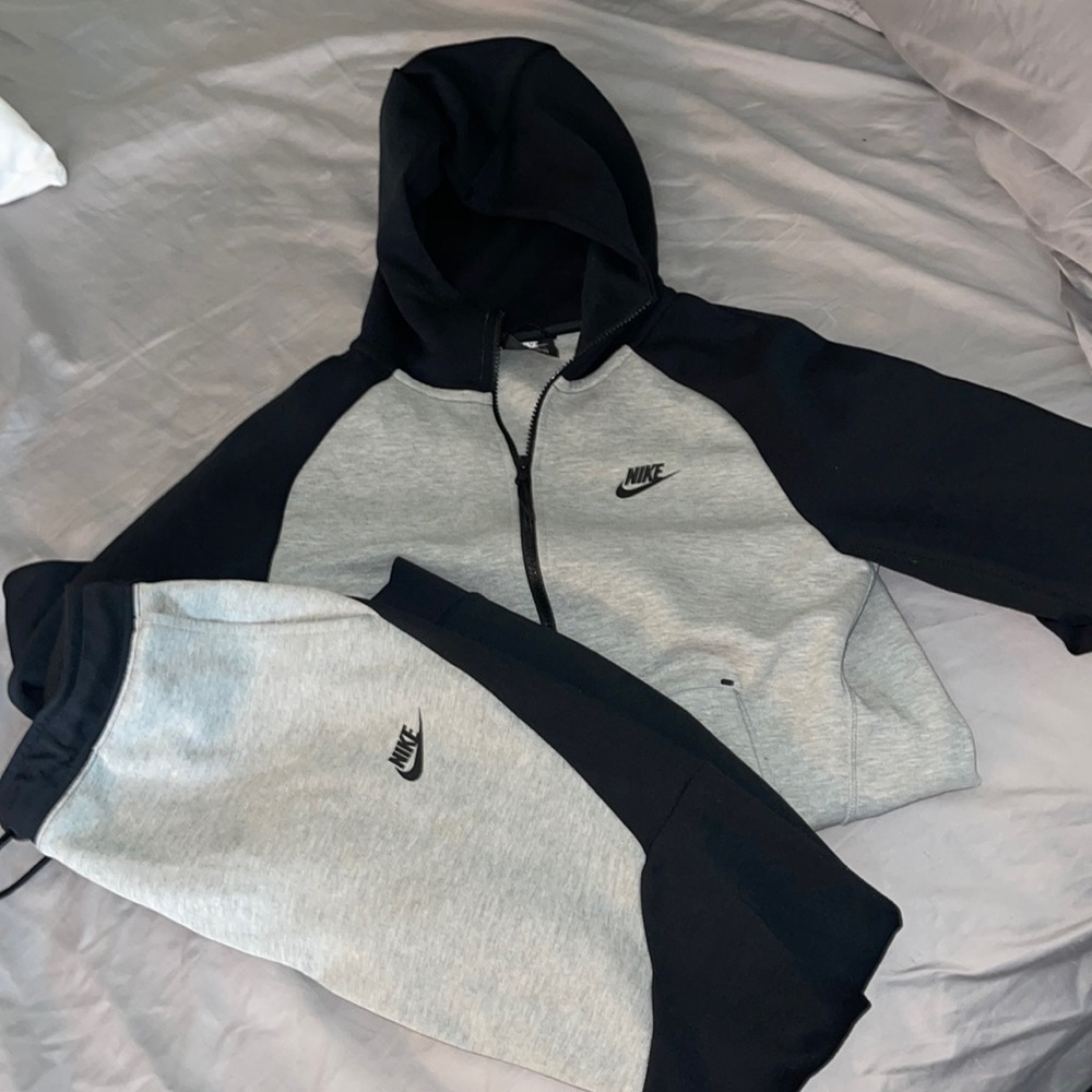 Nike tech fleece sweatsuit